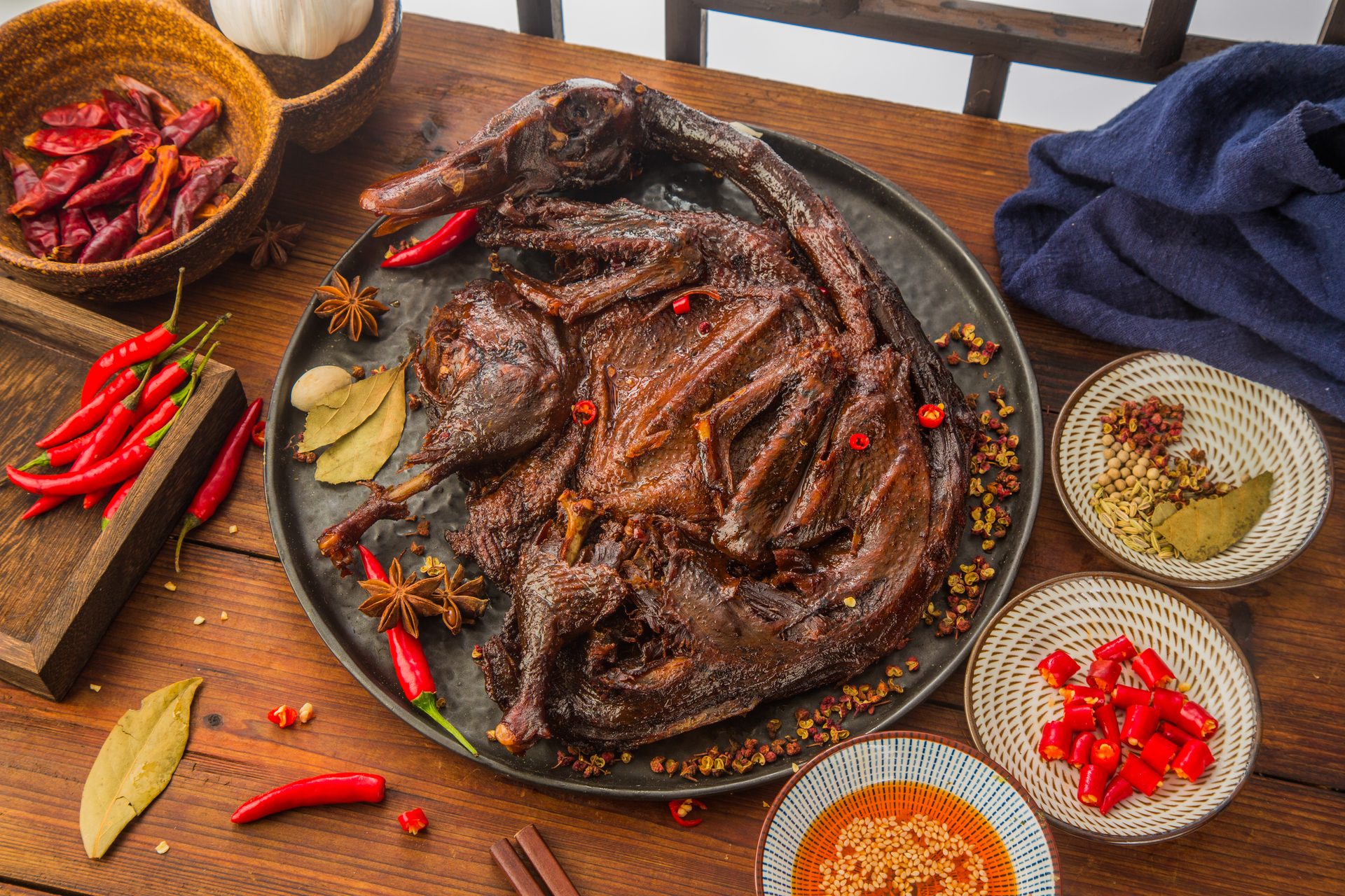 丹姨酱板鸭 — 微辣特辣锁鲜即食
